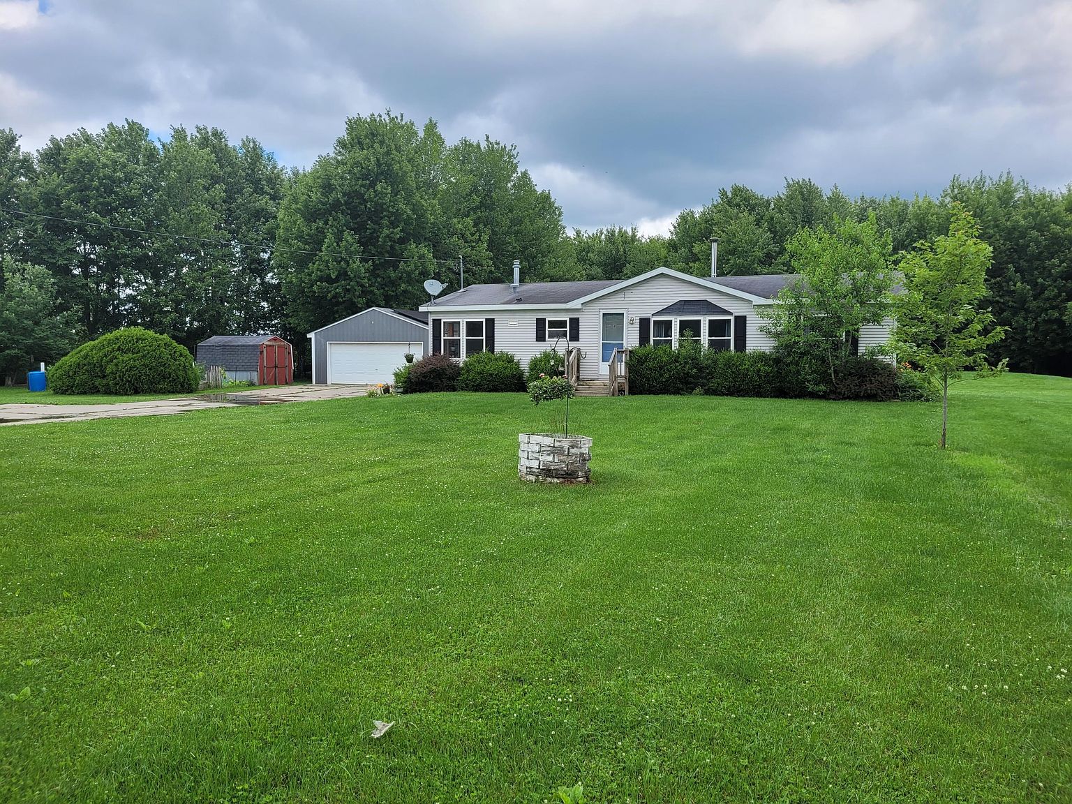 33403 40th St, Paw Paw, MI 49079 | Zillow