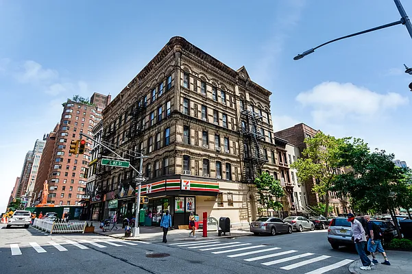 Rented by Bond New York | media 6