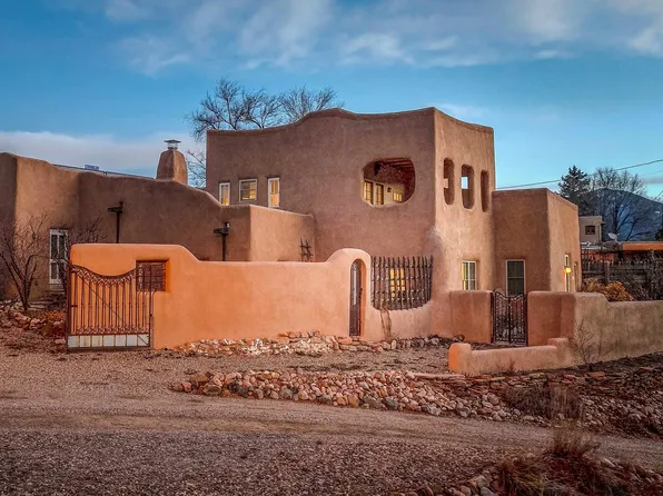 209 Ribak Lane, Taos, NM 87571
