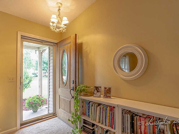 3rd image of 7304 Jewelbrooke Dr SE