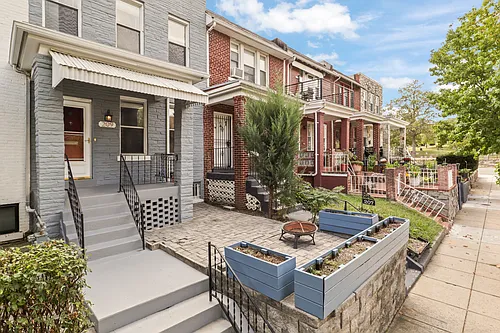 209 Douglas St NE Photo 1