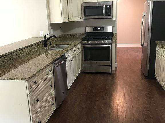 3rd image of 3943 Murry Ln