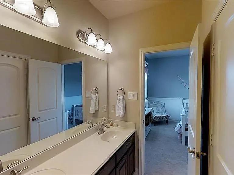 2537 Roseville Dr — Photo 33