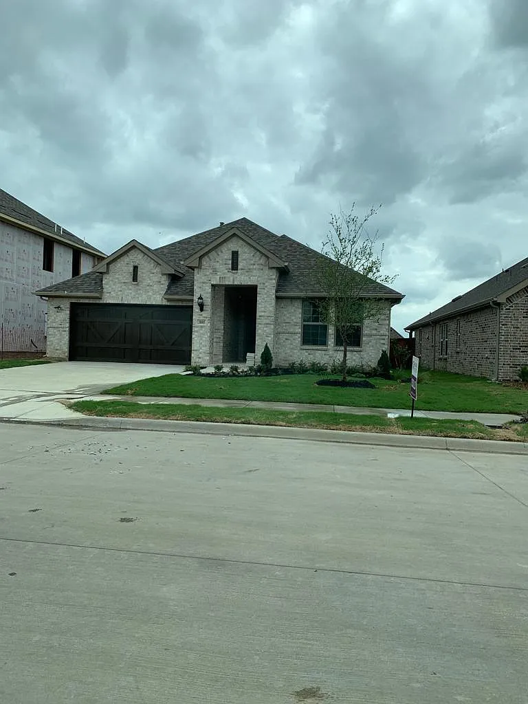 4 bed, 2250 sqft, $2,695 — Photo 3