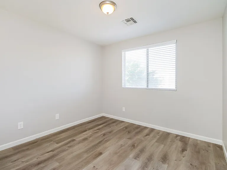 11559 W Buchanan St — Photo 14