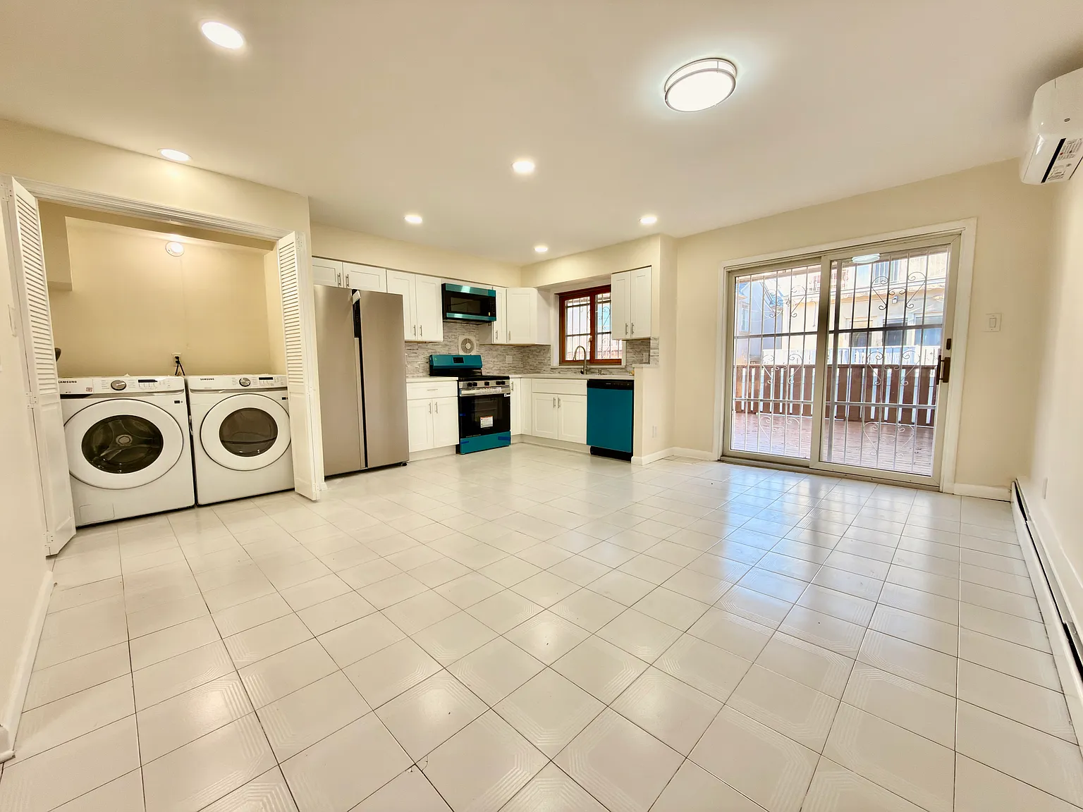 3 bed, 2.5 bath, 1440 sqft, $4,000 — Photo 2