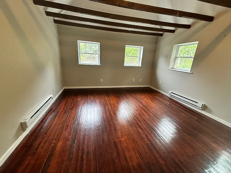 501 E Montgomery Ave — Photo 5
