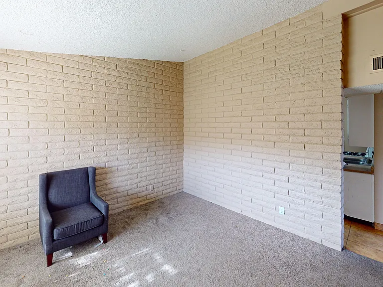 124 E 14th Pl — Photo 9