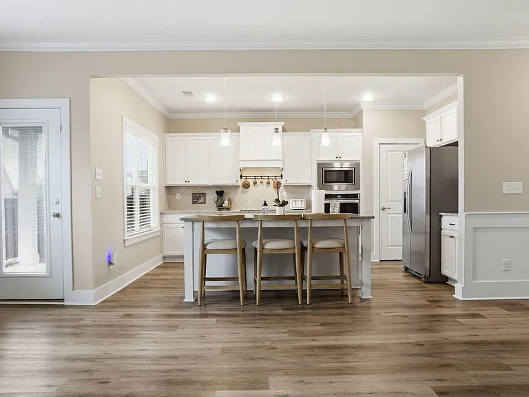 2638 Laurens St — Photo 15