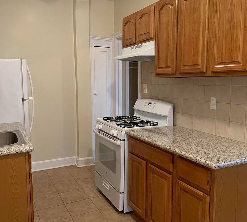 2nd image of 571 Ovington Ave #3T