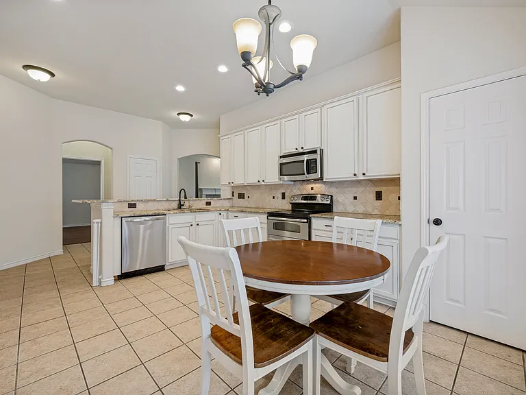 1615 Bur Oak Dr — Photo 9