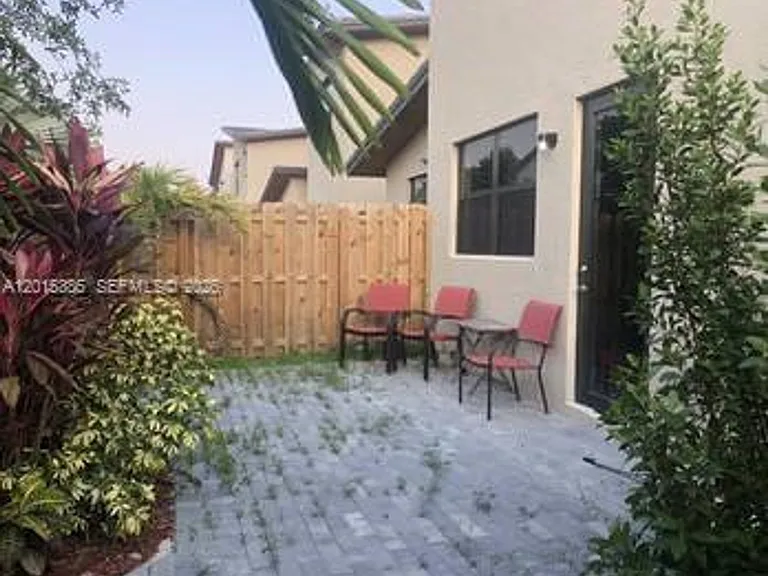 10597 NW 81st Ter #Townhouse 10597 — Photo 16