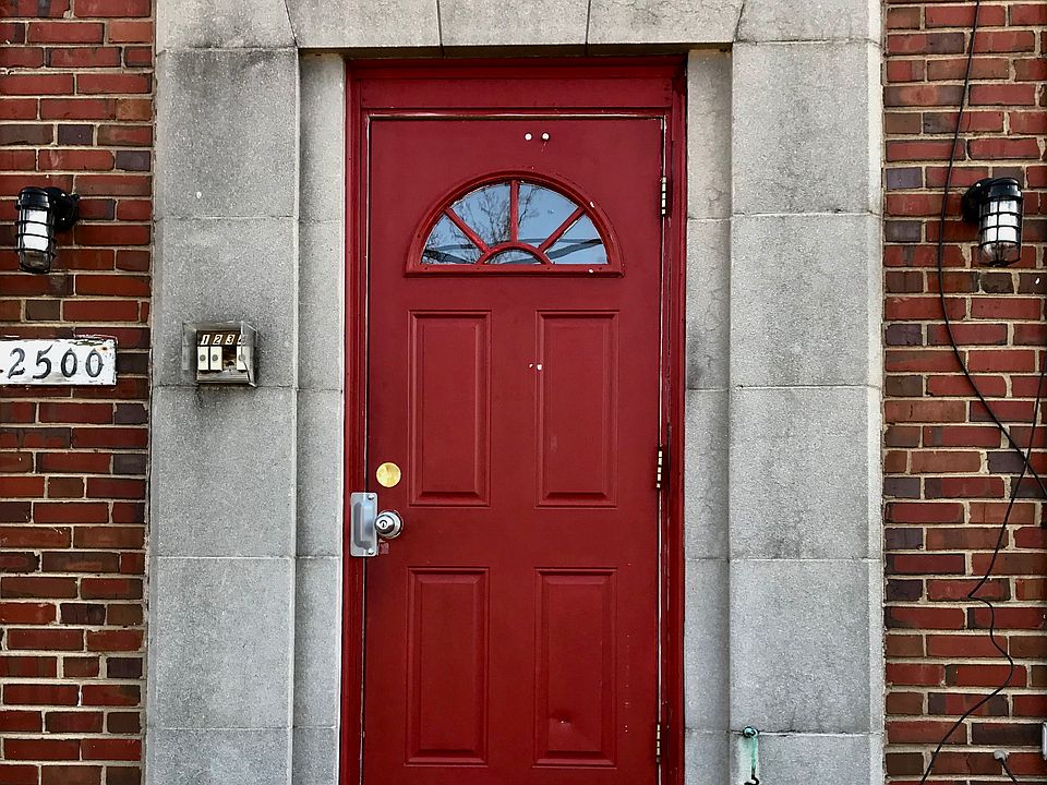 1st image of 2502 Lee Hwy APT 2