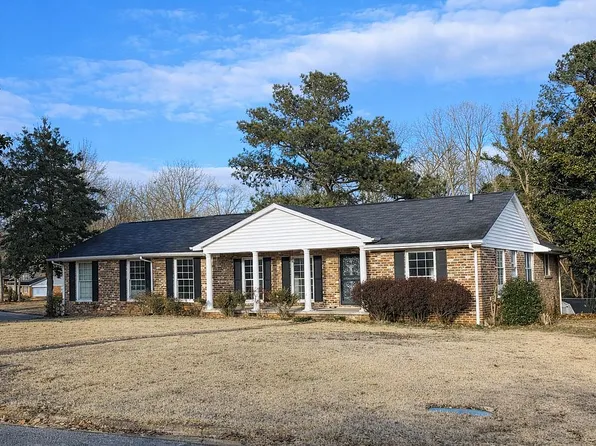 214 Roxie Dr, Florence, AL 35633