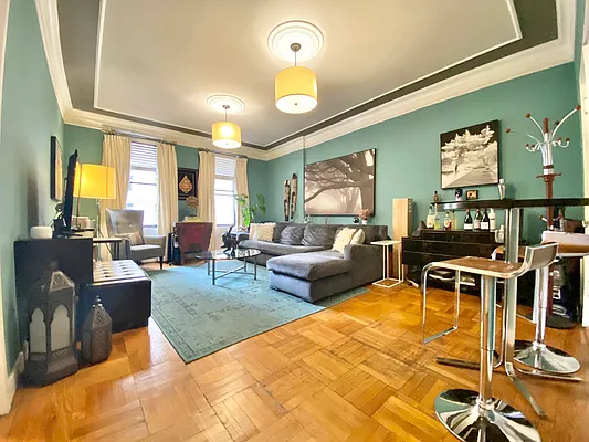 Rented by Bond New York | media 5