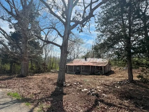 1393 Peace Chapel Rd, Decaturville, TN 38329