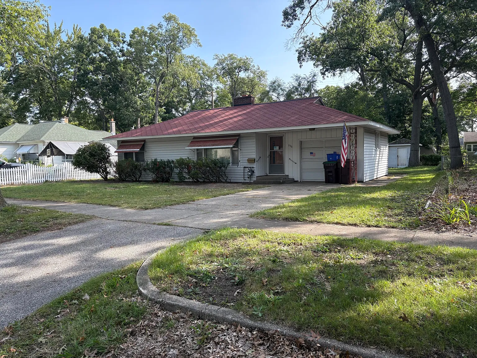 936 West St photo 1