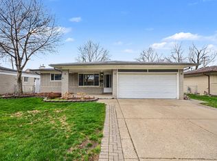 33057 Sherwood Forest Dr, Sterling Heights, MI