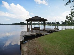 446D Walker Ln SW, Baxley, GA 31513