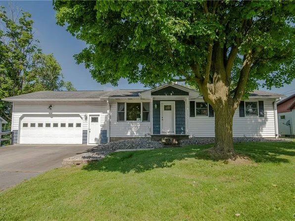 3299 Mohawk St, Sauquoit, NY 13456