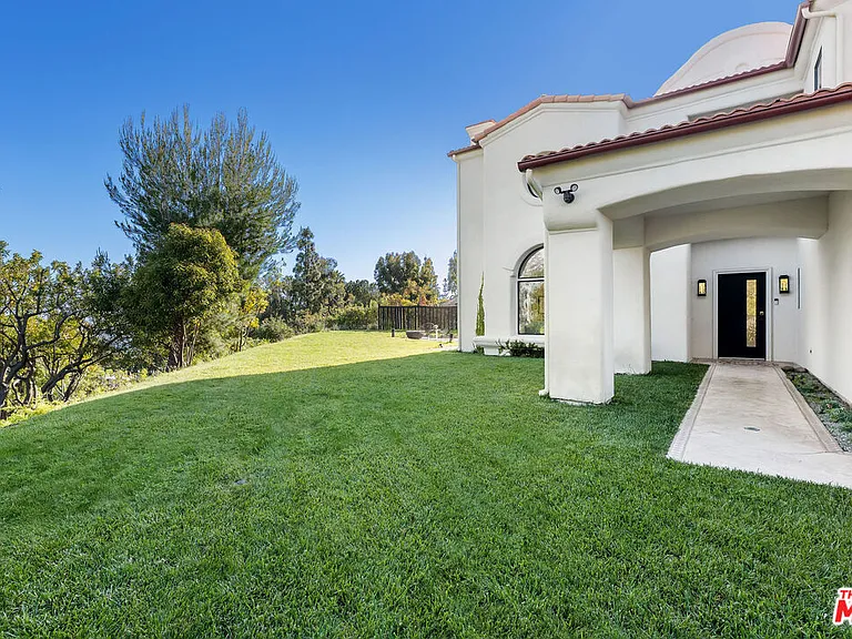 23458 W Moon Shadows Dr — Photo 46