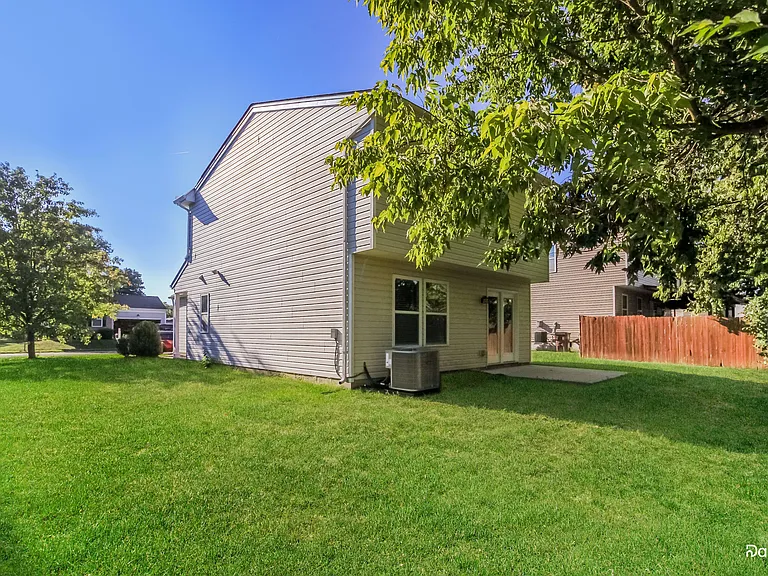 604 Princeton Dr — Photo 14