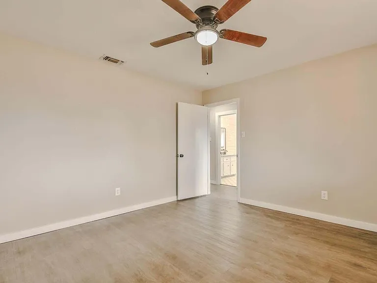 8007 Elmwood Ave — Photo 19