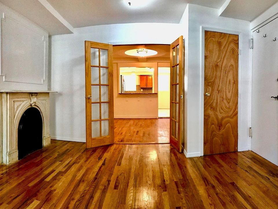 1st image of 140 Saint James Pl APT 1