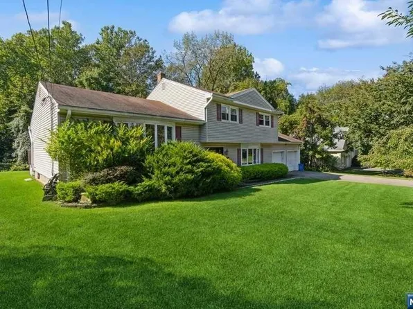 205 Alpine Dr, Closter, NJ 07624