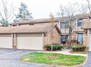 31464 Hunters Circle Dr, Farmington, MI 48334