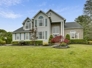 9 Canterbury Way, Farmingdale, NJ 07727