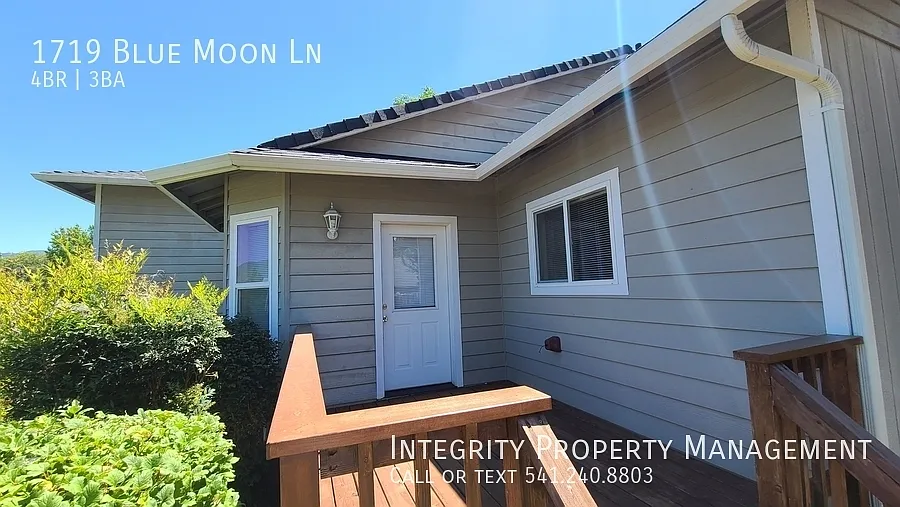 4 bed, 2.5 bath, 2039 sqft, $2,300 — Photo 3