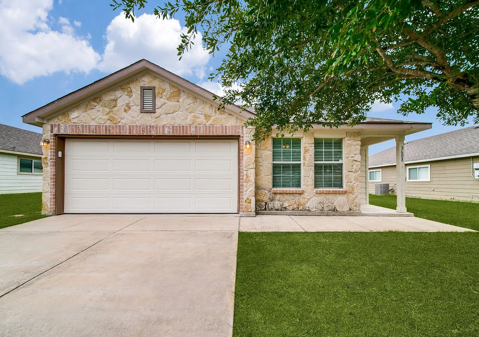 Charming 3-Bedroom Home in Selma | No Carpet | Covered Patio | Near Randolph AFB — Photo 1