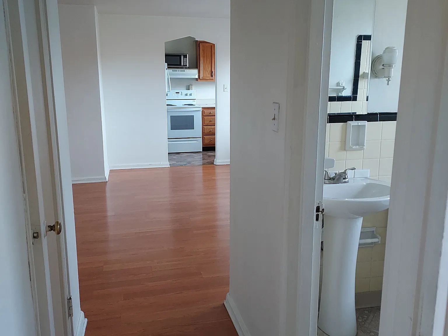 1 bed, $900 — Photo 4