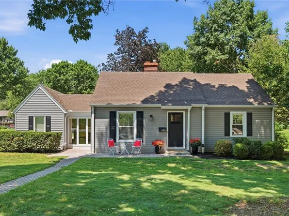636 Hillside Ave, Liberty, MO 64068