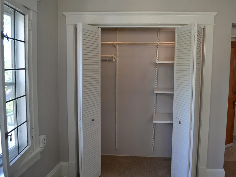 3942 N Farwell Ave — Photo 13