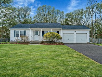 14 Wiltshire Court, Center Moriches, NY, 11934