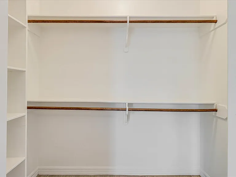 15501 Escapade St — Photo 32