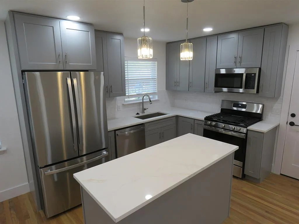 2 bed, 2.0 bath, 1102 sqft, $2,200 — Photo 3