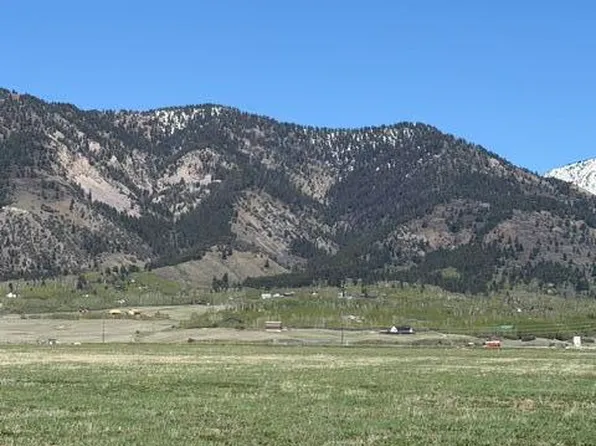 19 Pinky Winky Dr, Etna, WY 83118