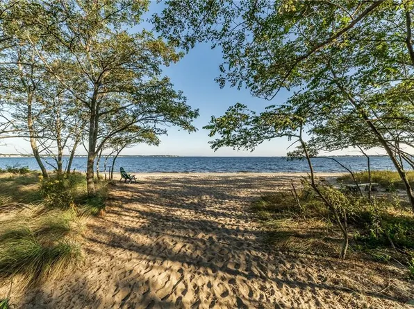 294 Namquid Dr, Warwick, RI 02888