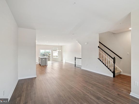4th image of 453 Tiller St