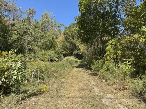 W Turkeyfoot Lake Rd, Akron, OH 44319