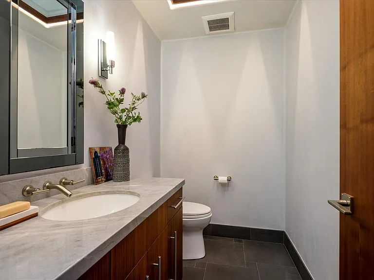 16345 Sanborn Rd — Photo 18