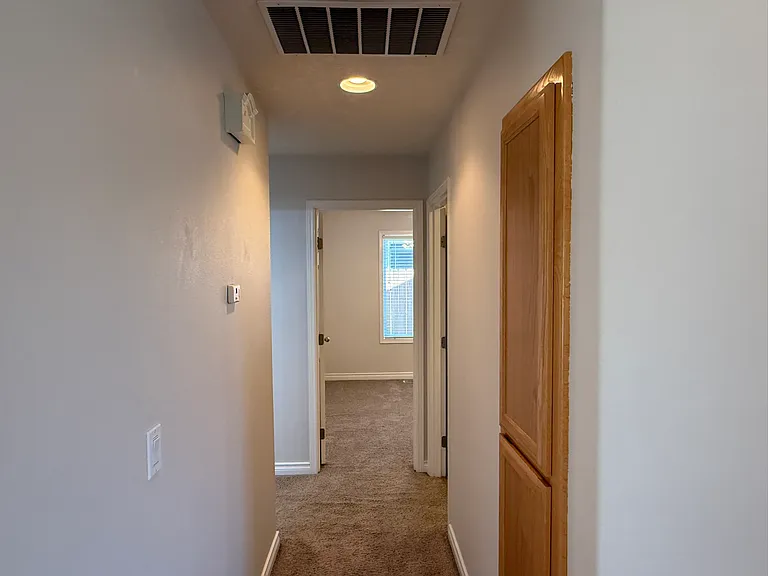 1356 Trent Ave N — Photo 12