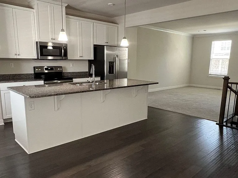 225 S Adams St — Photo 8