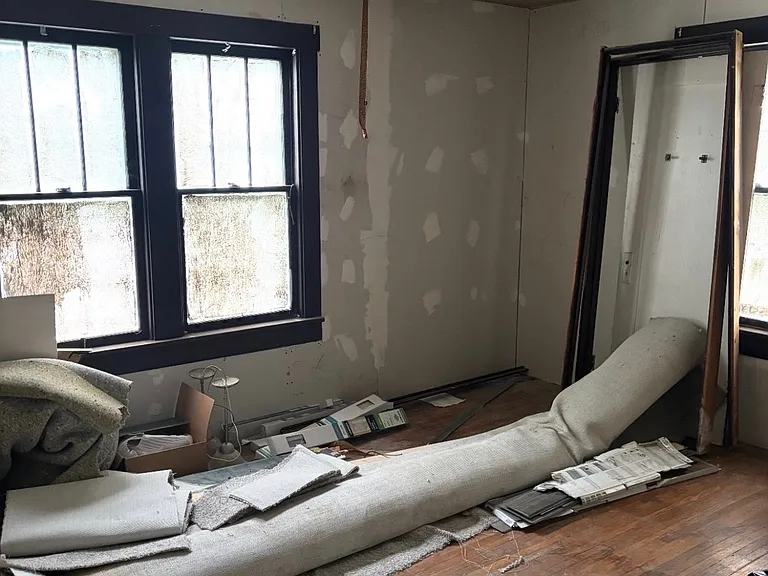 1365 E Walnut St — Photo 7