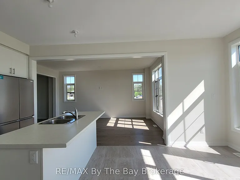 194 Union Blvd — Photo 11