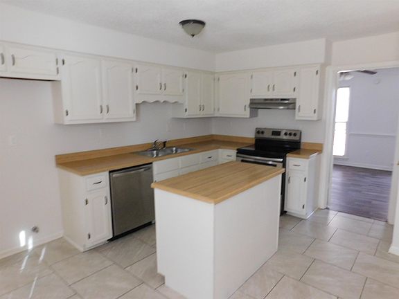 2nd image of 4937 W Hedgewall Cir