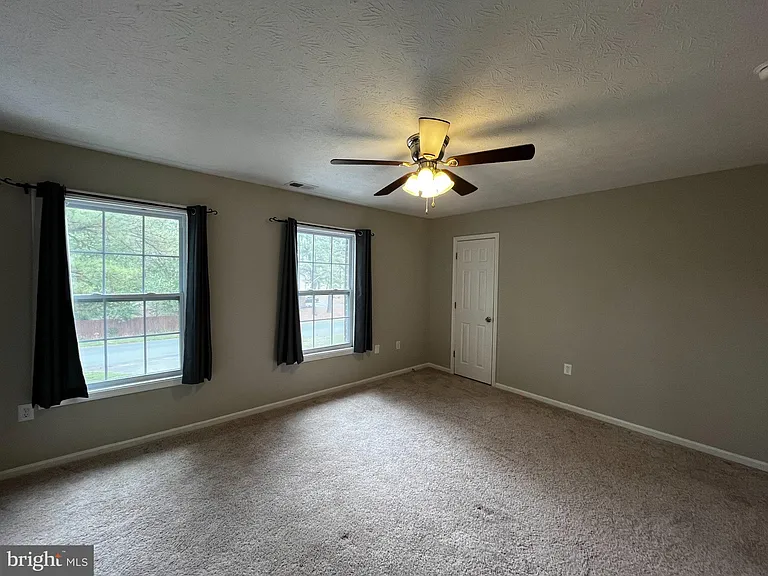 202 Carroll Dr — Photo 7